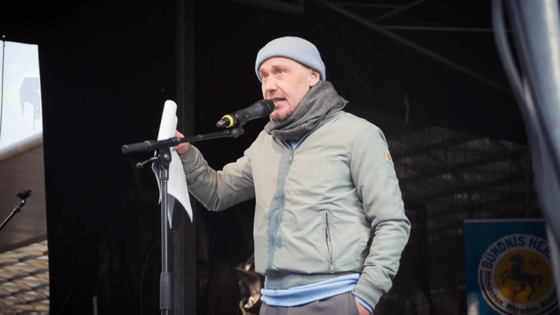 Knutz Szmit als Redner auf der Kundgebung am 14.03.2022