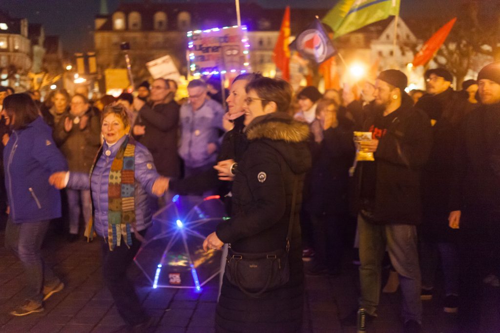 Menschen bei der Kundgebung "Das Herner Versprechen" am 20.02.2024